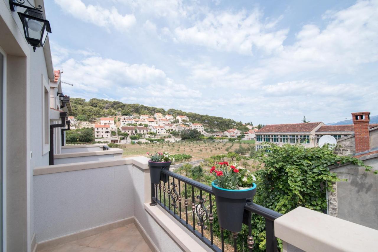Apartments Mare Postira Ngoại thất bức ảnh