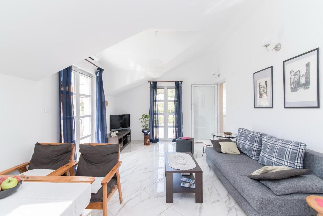 Apartments Mare Postira Ngoại thất bức ảnh