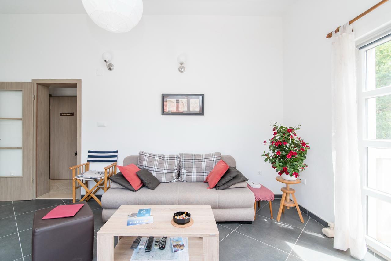 Apartments Mare Postira Ngoại thất bức ảnh